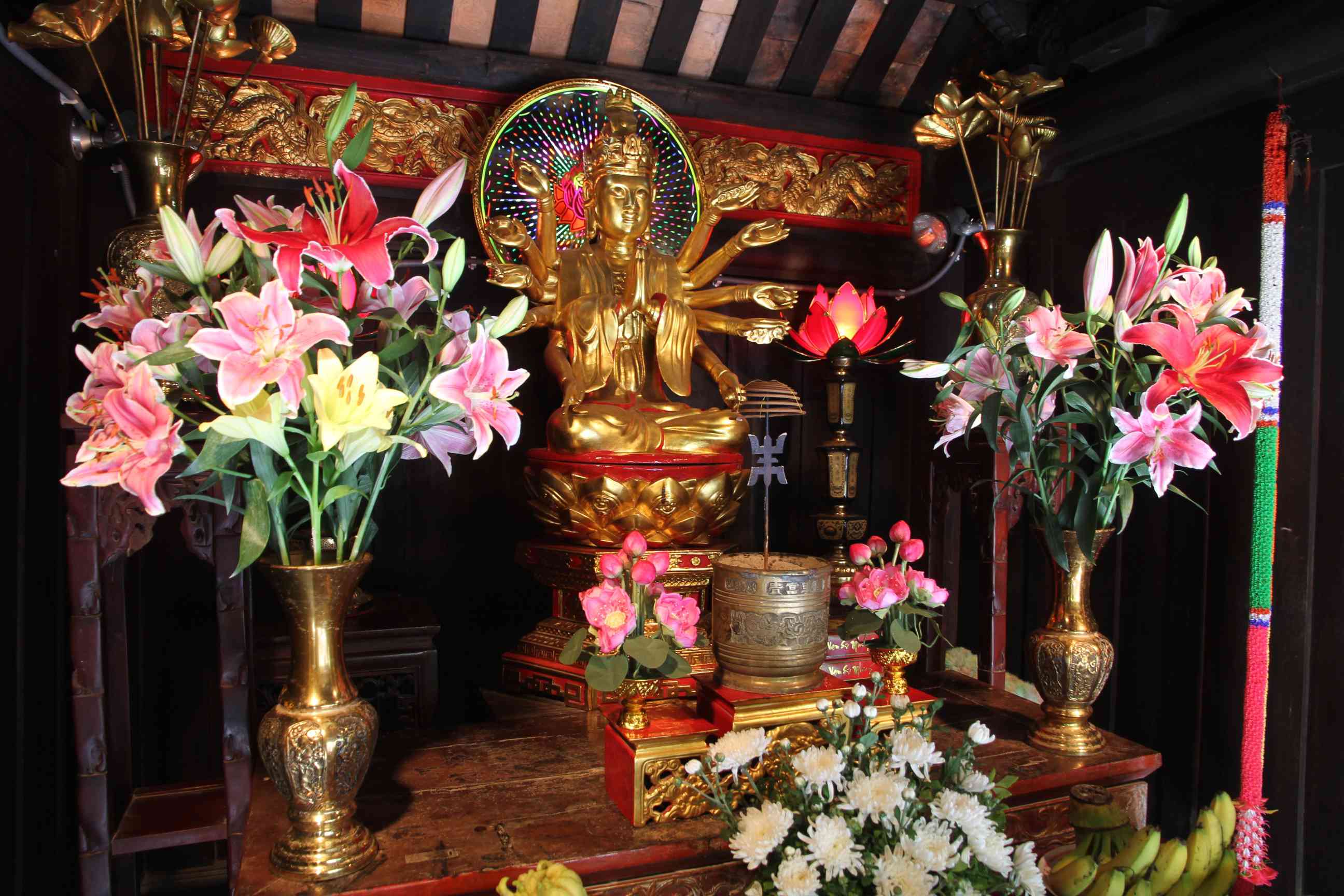 Hinduistischer Altar in der Einsäulenpagode